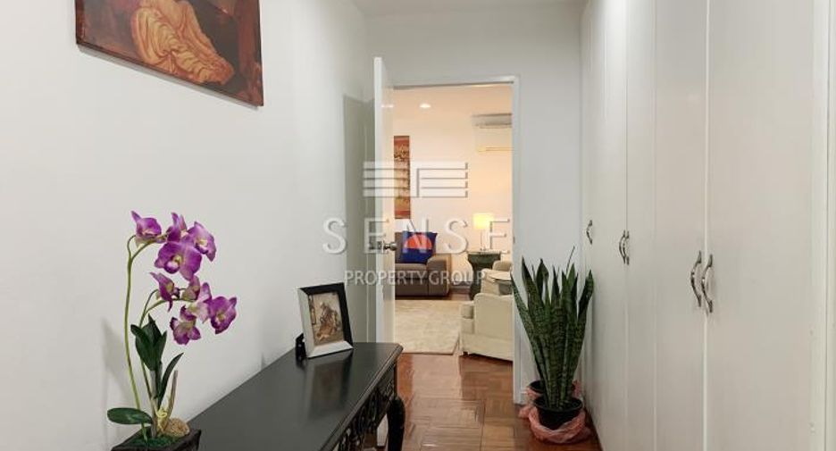 For rent 3 bedrooms condo in Khlong Toei, Bangkok