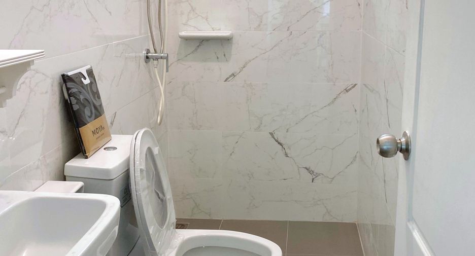Haus zur Miete mit 2 Zimmer in Watthana, Bangkok