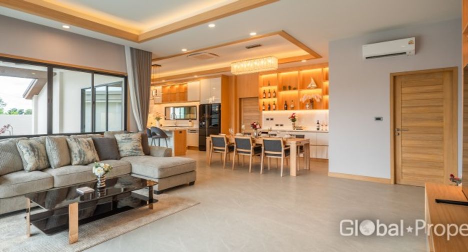 For sale 5 bedrooms house in East Pattaya, Pattaya