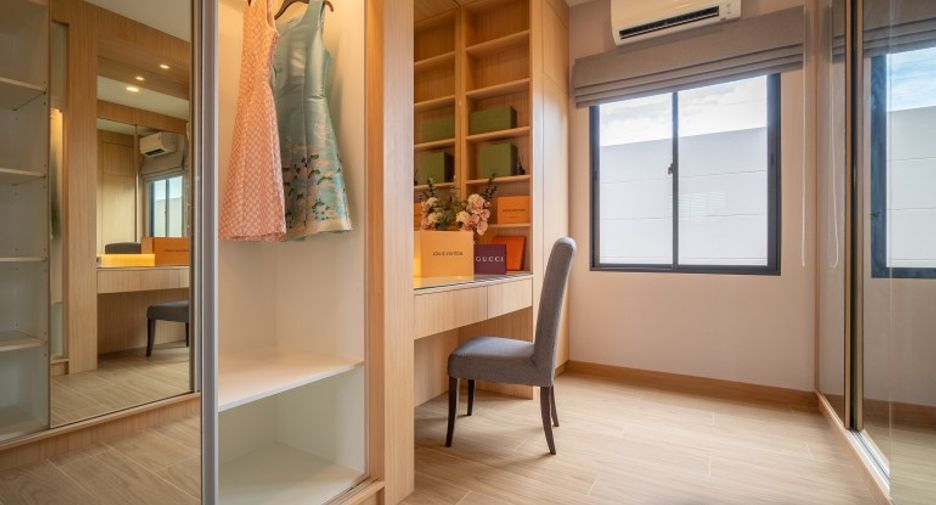 For sale 5 bedrooms house in East Pattaya, Pattaya