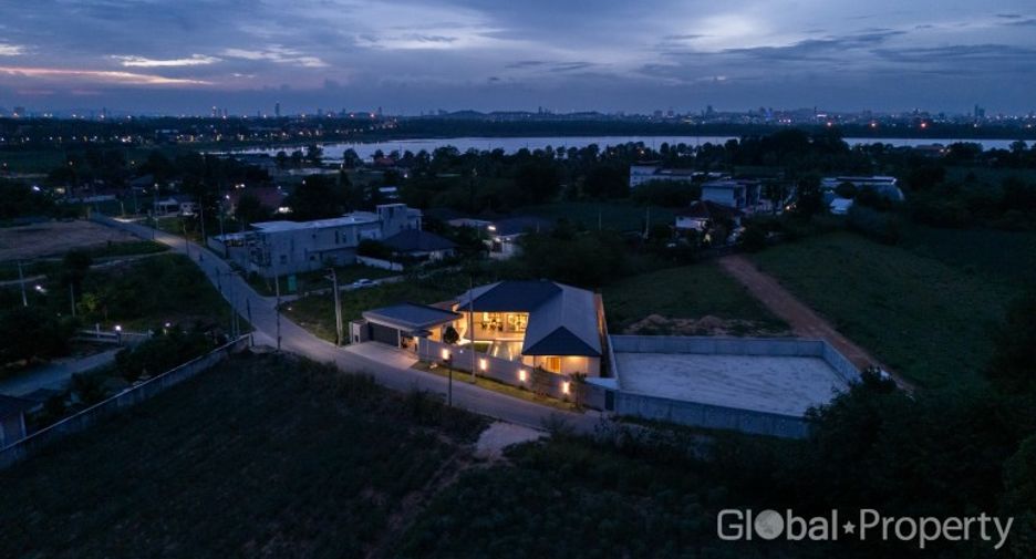 For sale 5 bedrooms house in East Pattaya, Pattaya