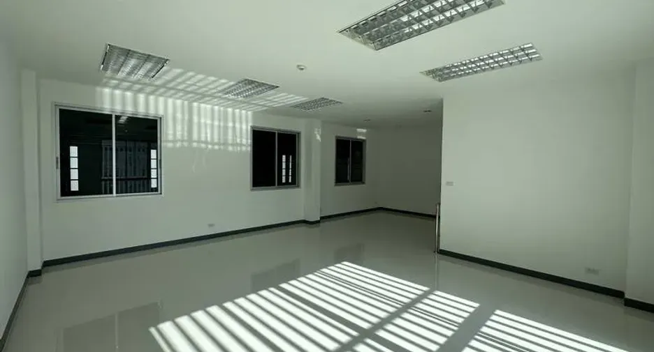 For rent warehouse in Bang Sao Thong, Samut Prakan
