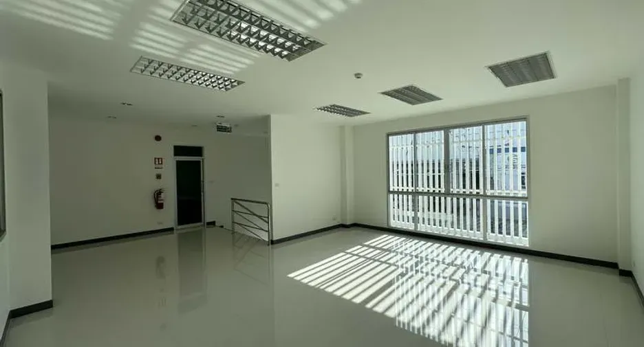 For rent warehouse in Bang Sao Thong, Samut Prakan
