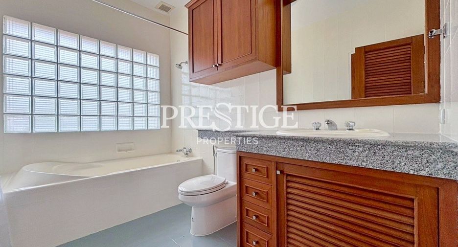 Casa en venta de 5 habitaciones en Ban Chang, Rayong