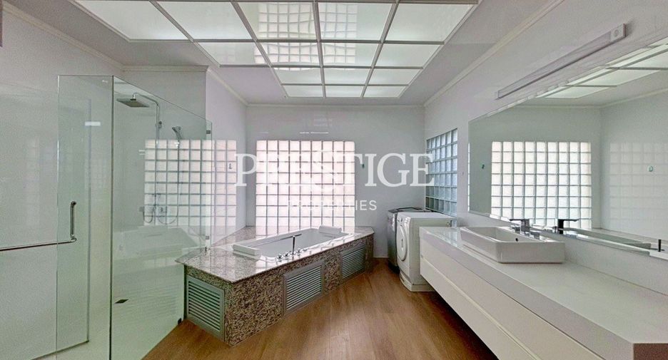 Casa en venta de 5 habitaciones en Ban Chang, Rayong