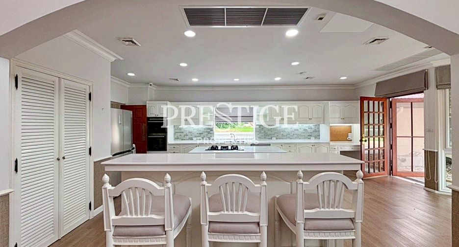 Casa en venta de 5 habitaciones en Ban Chang, Rayong