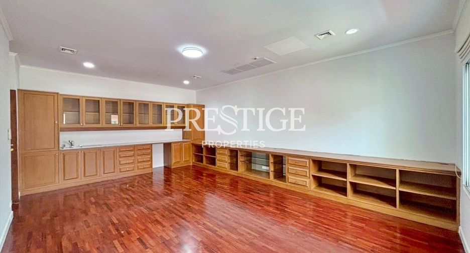 Casa en venta de 5 habitaciones en Ban Chang, Rayong