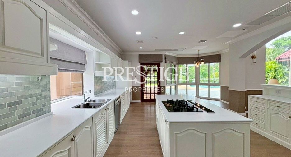Casa en venta de 5 habitaciones en Ban Chang, Rayong