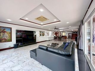 Haus zur Miete mit 5 Zimmer in Bang Lamung, Chonburi