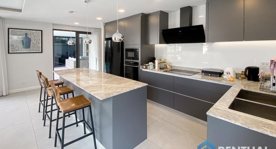 For sale 4 bedrooms villa in Bang Lamung, Chonburi