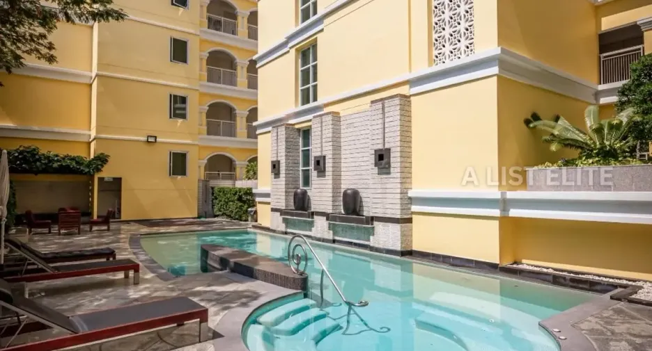 For sale 2 bedrooms condo in Khlong Toei, Bangkok