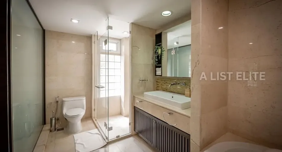 For sale 2 bedrooms condo in Khlong Toei, Bangkok
