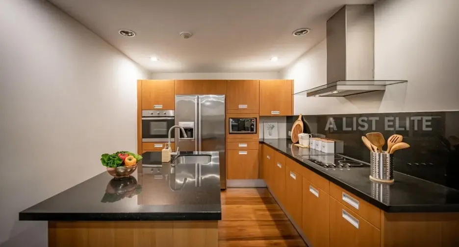 For sale 2 bedrooms condo in Khlong Toei, Bangkok