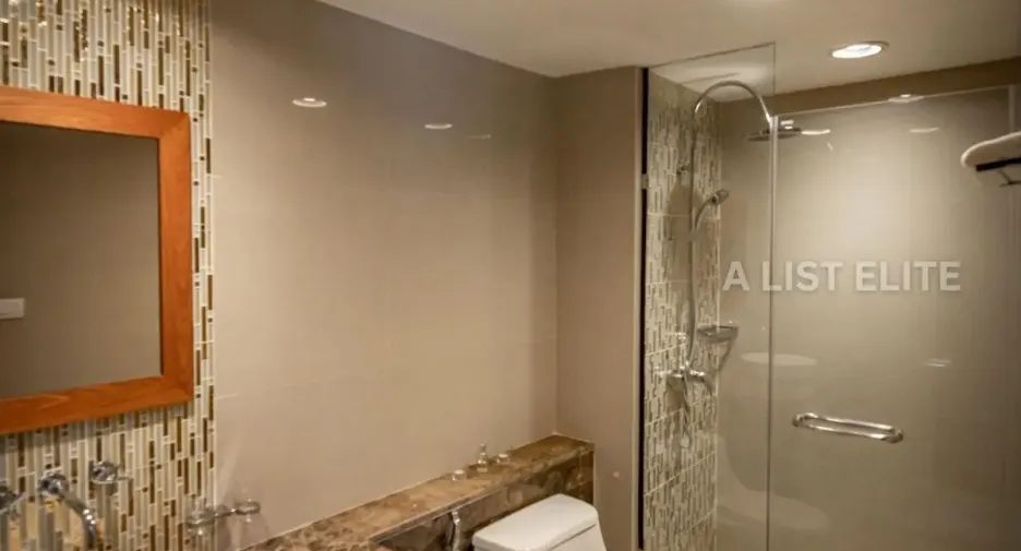For sale 2 bedrooms condo in Khlong Toei, Bangkok