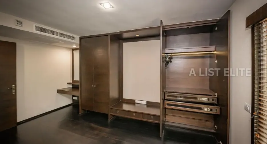 For sale 2 bedrooms condo in Khlong Toei, Bangkok