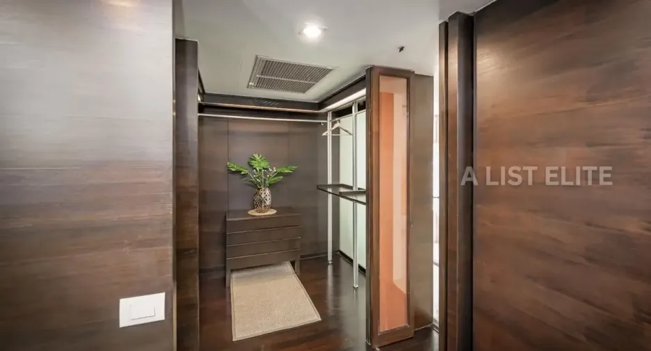 For sale 2 bedrooms condo in Khlong Toei, Bangkok