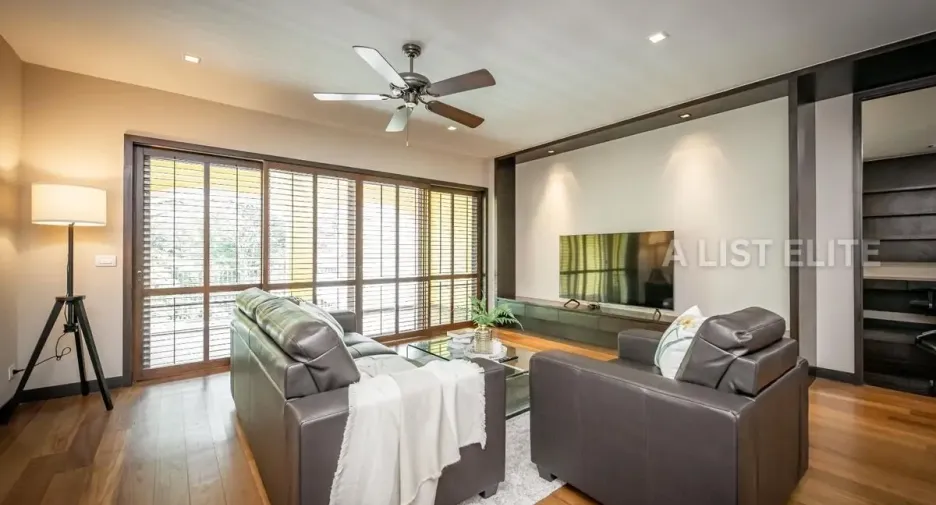 For sale 2 bedrooms condo in Khlong Toei, Bangkok