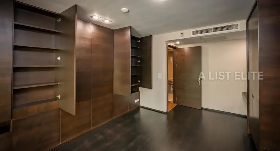 For sale 2 bedrooms condo in Khlong Toei, Bangkok