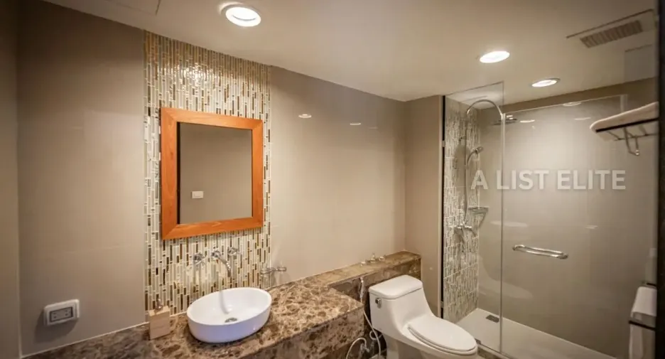 For sale 2 bedrooms condo in Khlong Toei, Bangkok