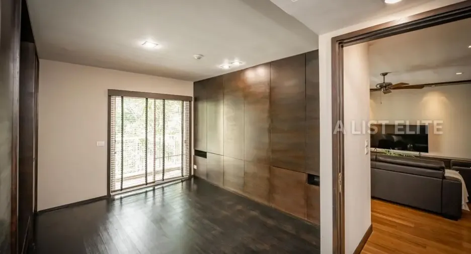 For sale 2 bedrooms condo in Khlong Toei, Bangkok