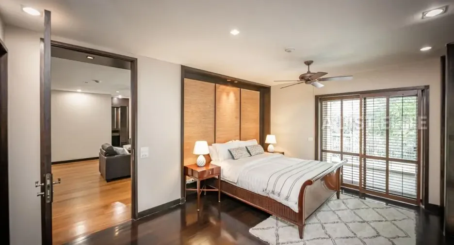For sale 2 bedrooms condo in Khlong Toei, Bangkok
