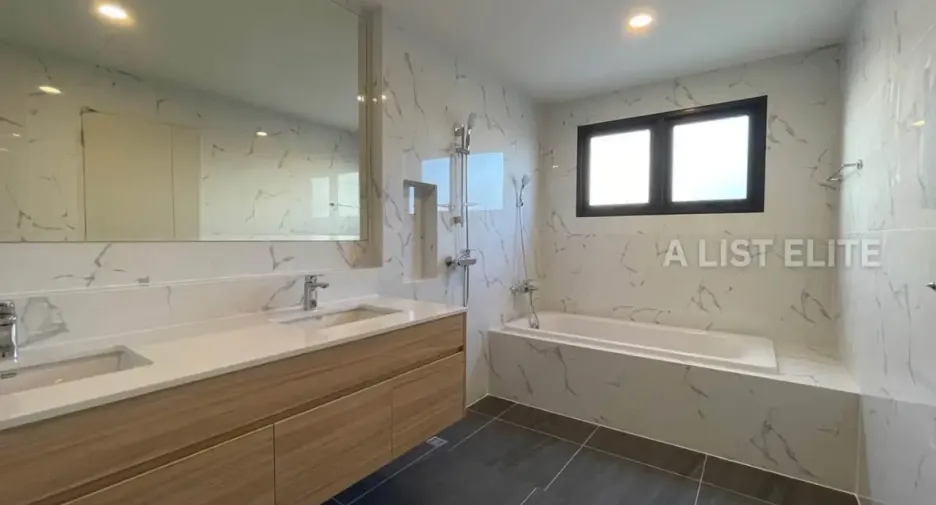 For sale 4 bedrooms house in Bang Phli, Samut Prakan