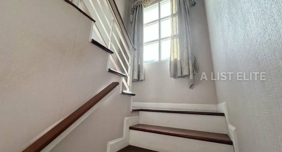 Haus zum Kauf mit 4 Zimmer in Mueang Samut Sakhon, Samut Sakhon