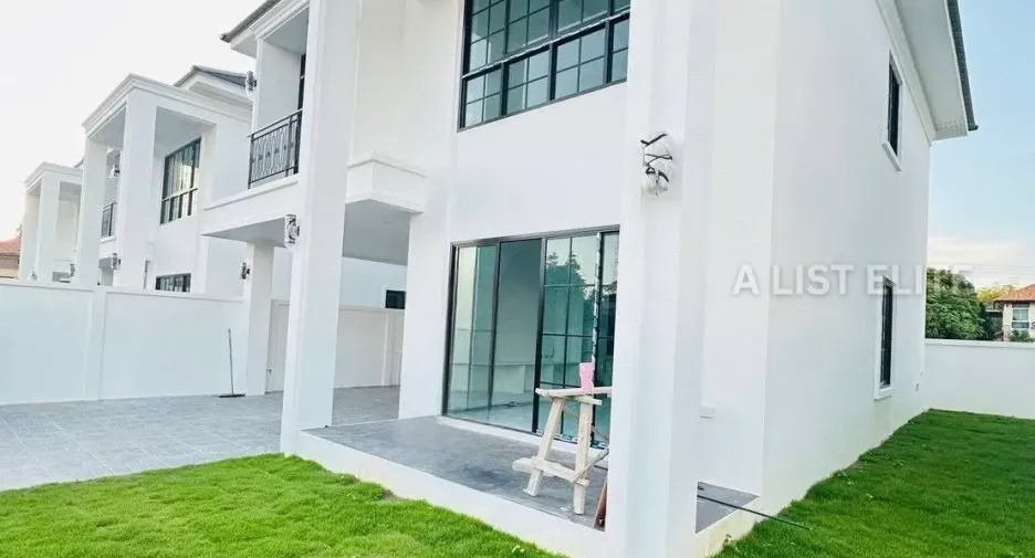 For sale 4 bedrooms house in East Pattaya, Pattaya