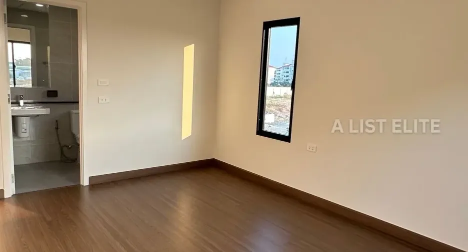 For sale 4 bedrooms house in Bang Phli, Samut Prakan