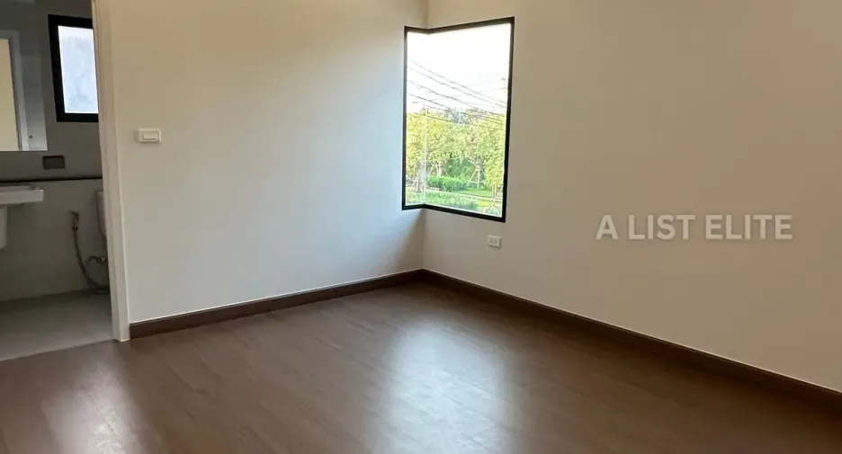 For sale 4 bedrooms house in Bang Phli, Samut Prakan