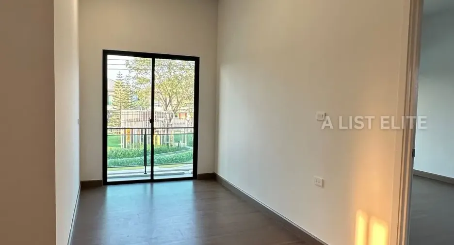 For sale 4 bedrooms house in Bang Phli, Samut Prakan