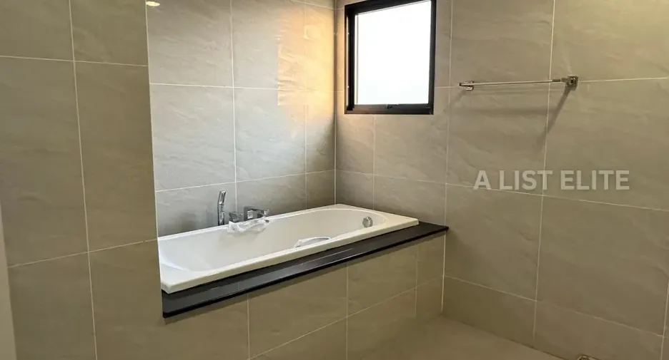 For sale 4 bedrooms house in Bang Phli, Samut Prakan