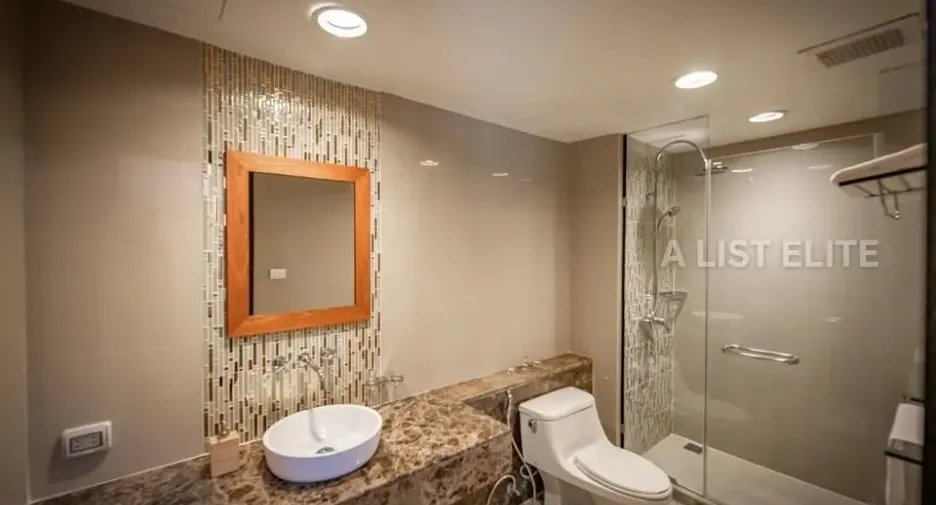 For sale 2 bedrooms condo in Khlong Toei, Bangkok