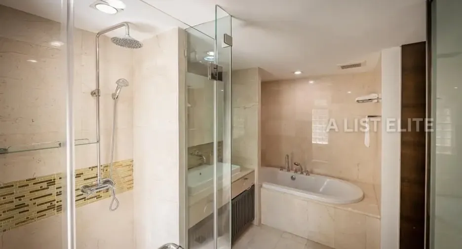 For sale 2 bedrooms condo in Khlong Toei, Bangkok