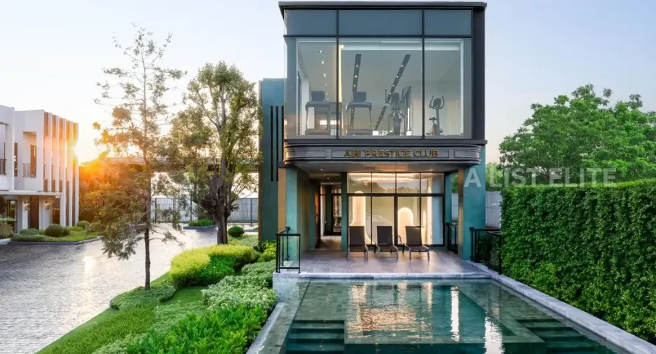 For sale 4 bedrooms house in Bang Na, Bangkok
