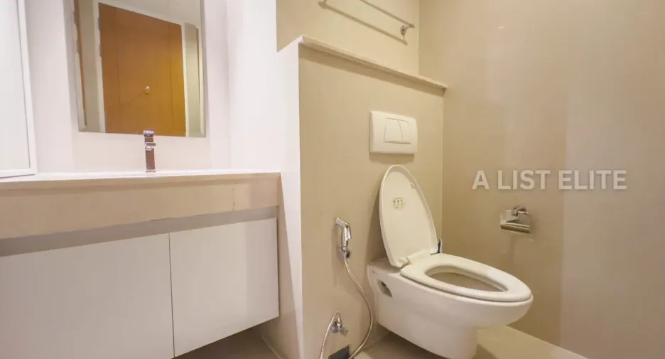 For sale 2 bedrooms condo in Pathum Wan, Bangkok