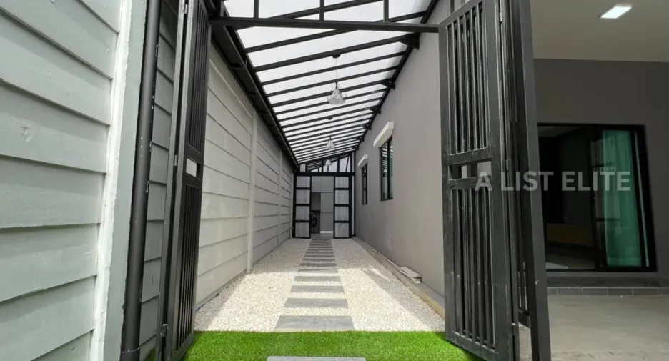 For rent 3 bedrooms house in Mueang Nonthaburi, Nonthaburi