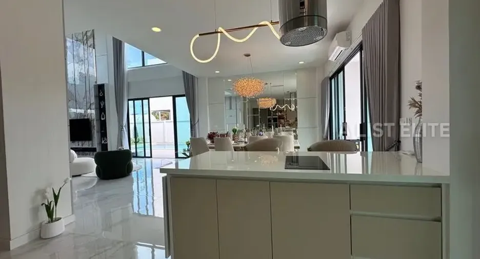 Haus zur Miete mit 5 Zimmer in Bang Lamung, Chonburi