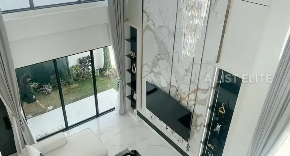 Haus zur Miete mit 5 Zimmer in Bang Lamung, Chonburi