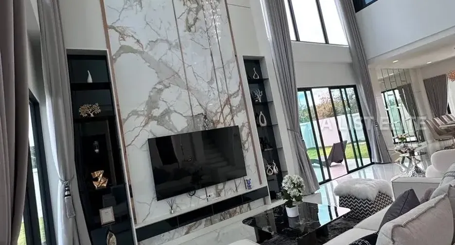 Haus zur Miete mit 5 Zimmer in Bang Lamung, Chonburi