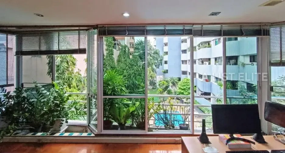 For sale 4 bedrooms condo in Khlong Toei, Bangkok