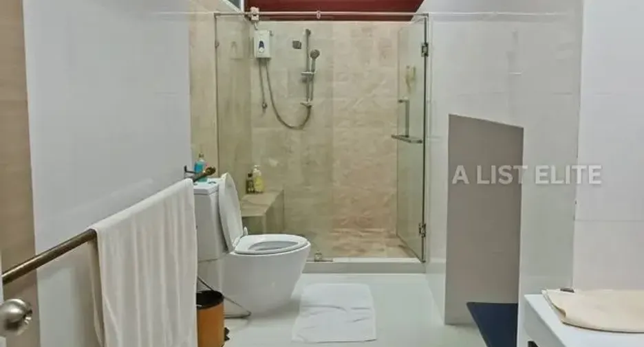 For sale 4 bedrooms condo in Khlong Toei, Bangkok
