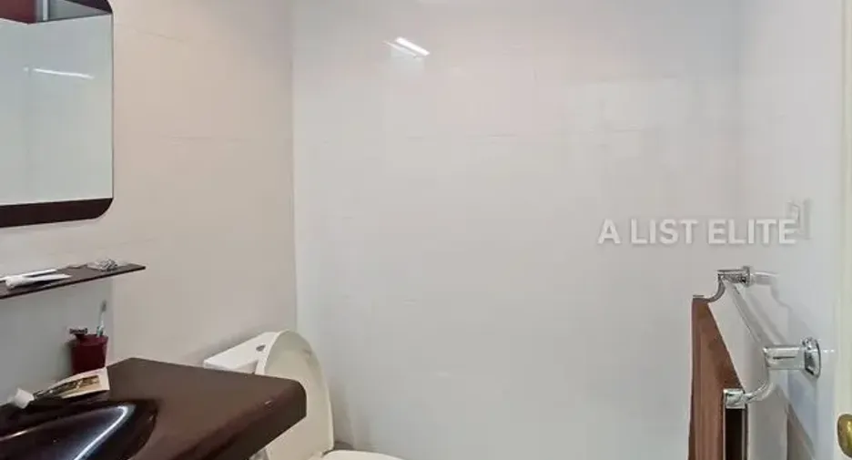 For sale 4 bedrooms condo in Khlong Toei, Bangkok