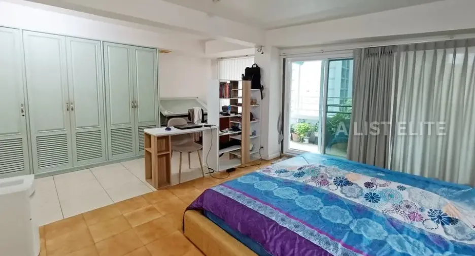 For sale 4 bedrooms condo in Khlong Toei, Bangkok