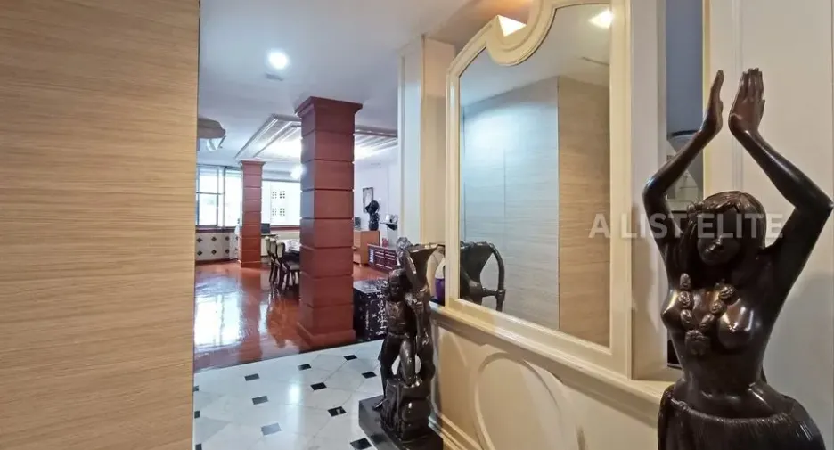 For sale 4 bedrooms condo in Khlong Toei, Bangkok