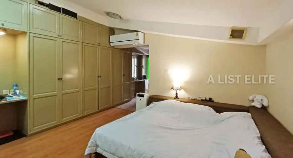 For sale 4 bedrooms condo in Khlong Toei, Bangkok