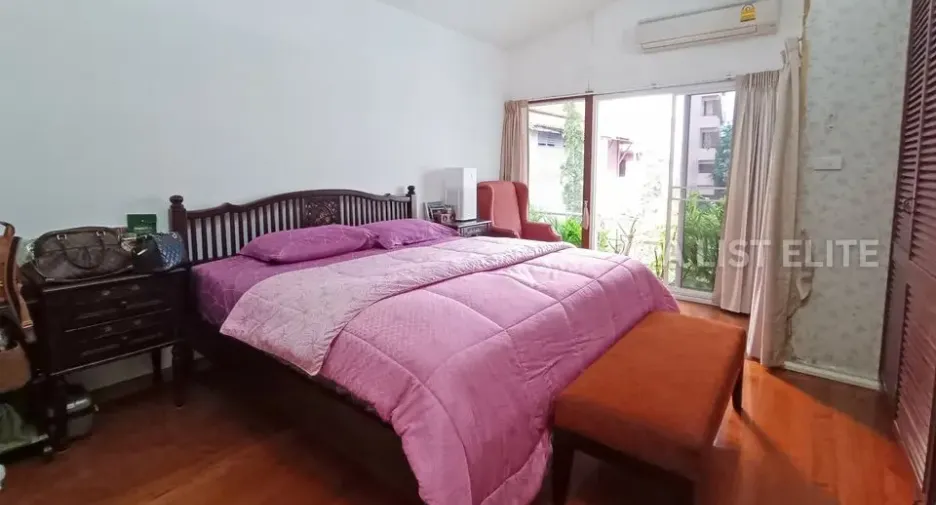 For sale 4 bedrooms condo in Khlong Toei, Bangkok