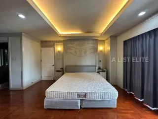 For sale 4 bedrooms condo in Lat Phrao, Bangkok