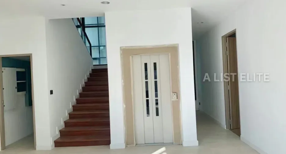 For sale 5 bedrooms condo in Bang Kapi, Bangkok
