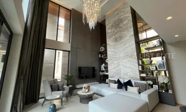 À vendre 5 chambres condo à Yan Nawa, Bangkok